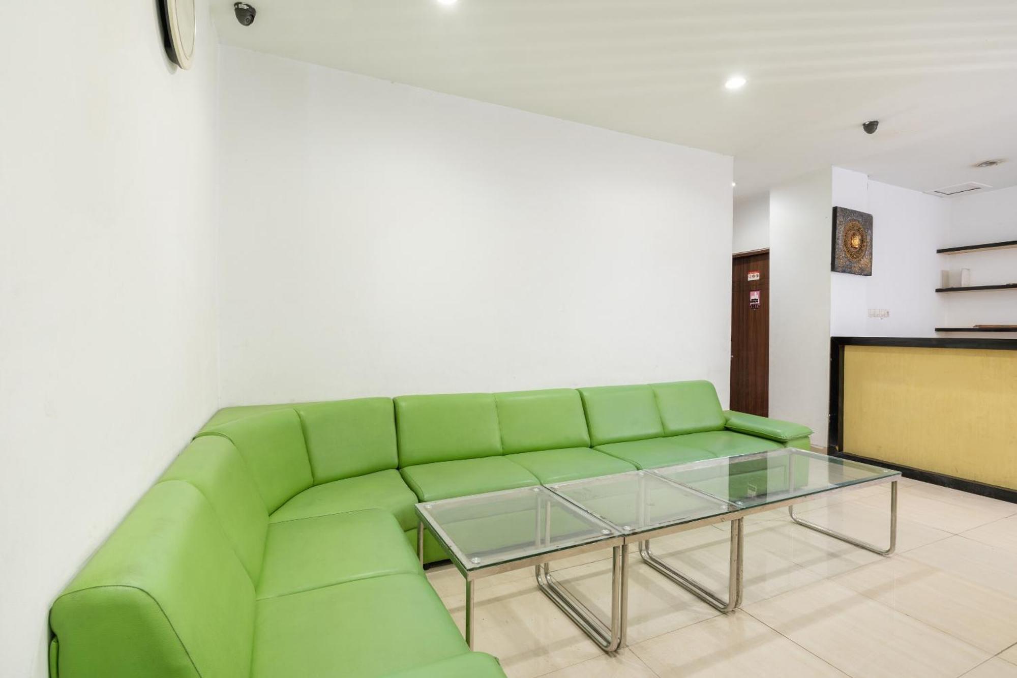 Готель Super Oyo Flagship 91863 Metro House Сурабая Екстер'єр фото