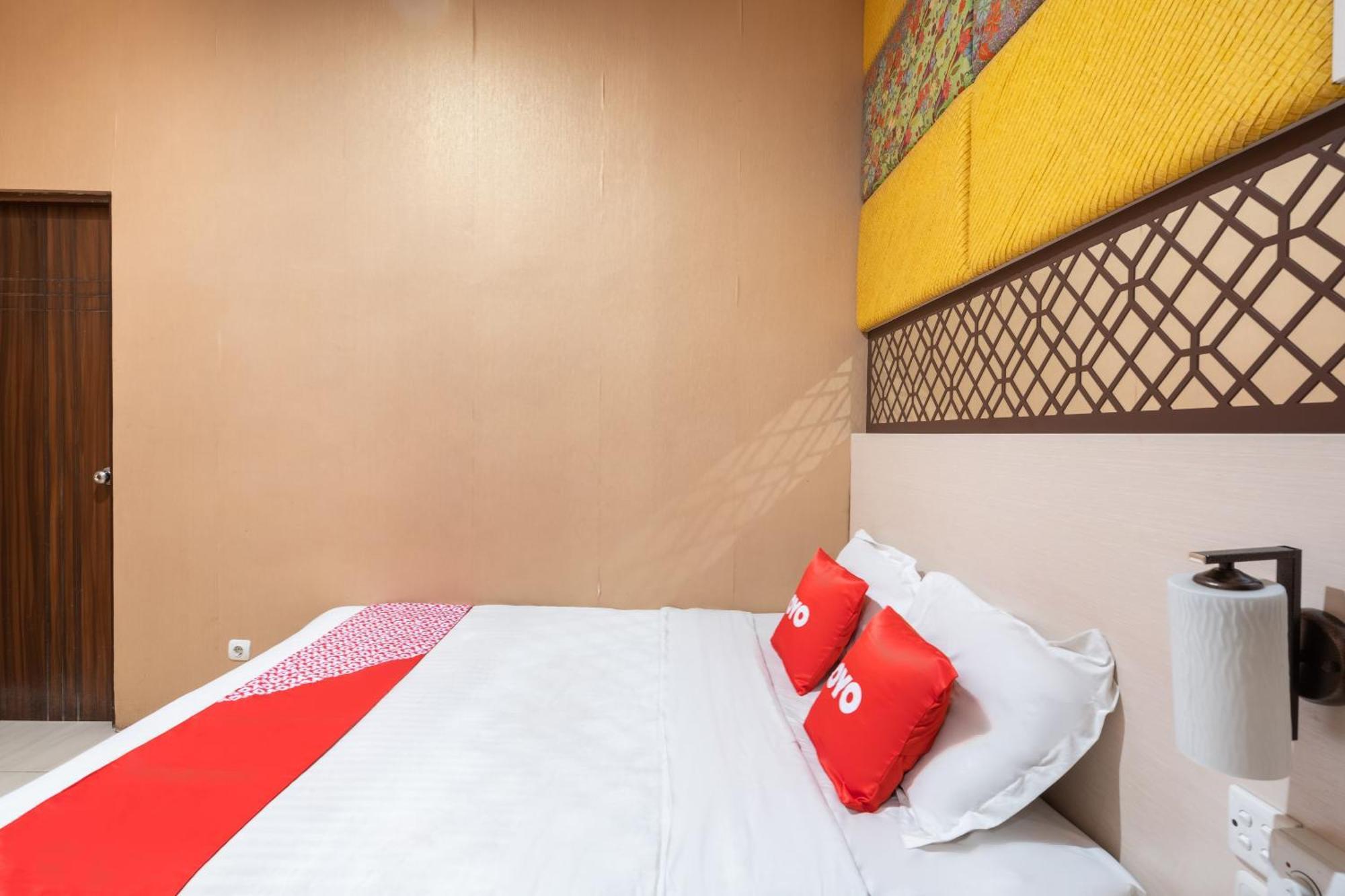 Готель Super Oyo Flagship 91863 Metro House Сурабая Екстер'єр фото